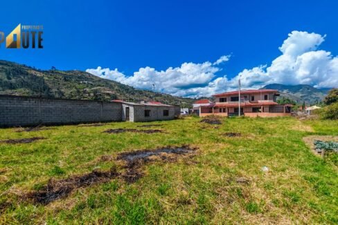 Lote de 596 metros con 19.98 metros de frente