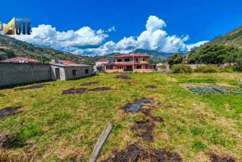 Lote de 596 metros con 19.98 metros de frente