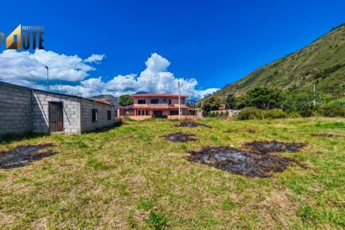 Lote de 596 metros con 19.98 metros de frente