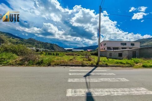 Lote de 596 metros con 19.98 metros de frente