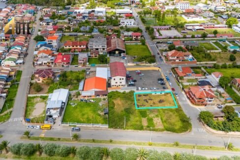 Lote de 596 metros con 19.98 metros de frente
