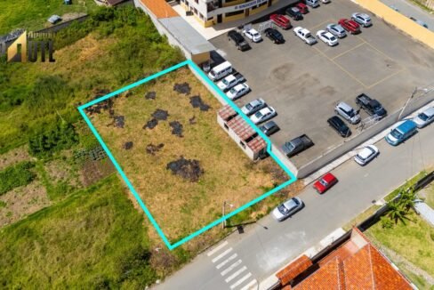Lote de 596 metros con 19.98 metros de frente