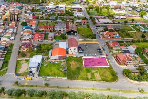 Lote de 596 metros con 19.98 metros de frente